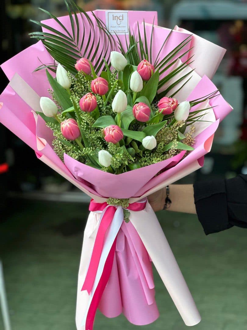 Pembe Ambalajlı Pembe Lale Buketi