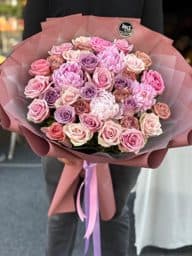 Pembe Tonlarda Gül Buketi