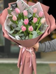 Somon Ambalajlı Pembe Lale Buketi