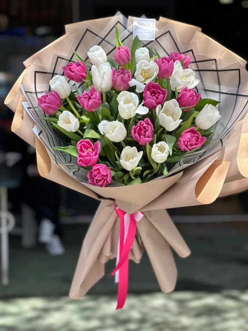 Krem Ambalajlı Pembe ve Beyaz Gül Buketi
