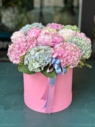 Pembe Kutuda Pembe ve Mavi Karışık Buket