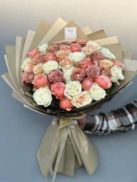 Pastel Tonlu Karışık Gül ve Çardak Gül Aranjmanı